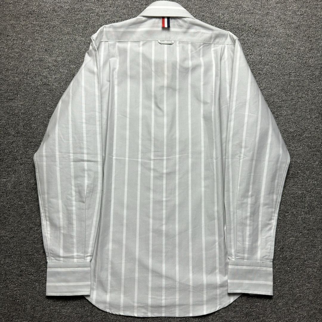 THOM BROWNE FLORAL APPLIQUE STRIPED BUTTON DOWN OXFORD SHIRT（MWL272E-10426-035）