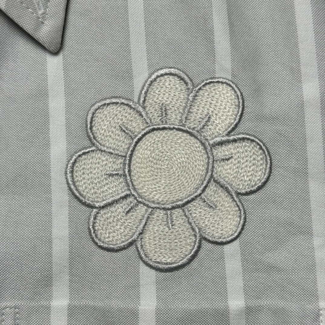 THOM BROWNE FLORAL APPLIQUE STRIPED BUTTON DOWN OXFORD SHIRT（MWL272E-10426-035）