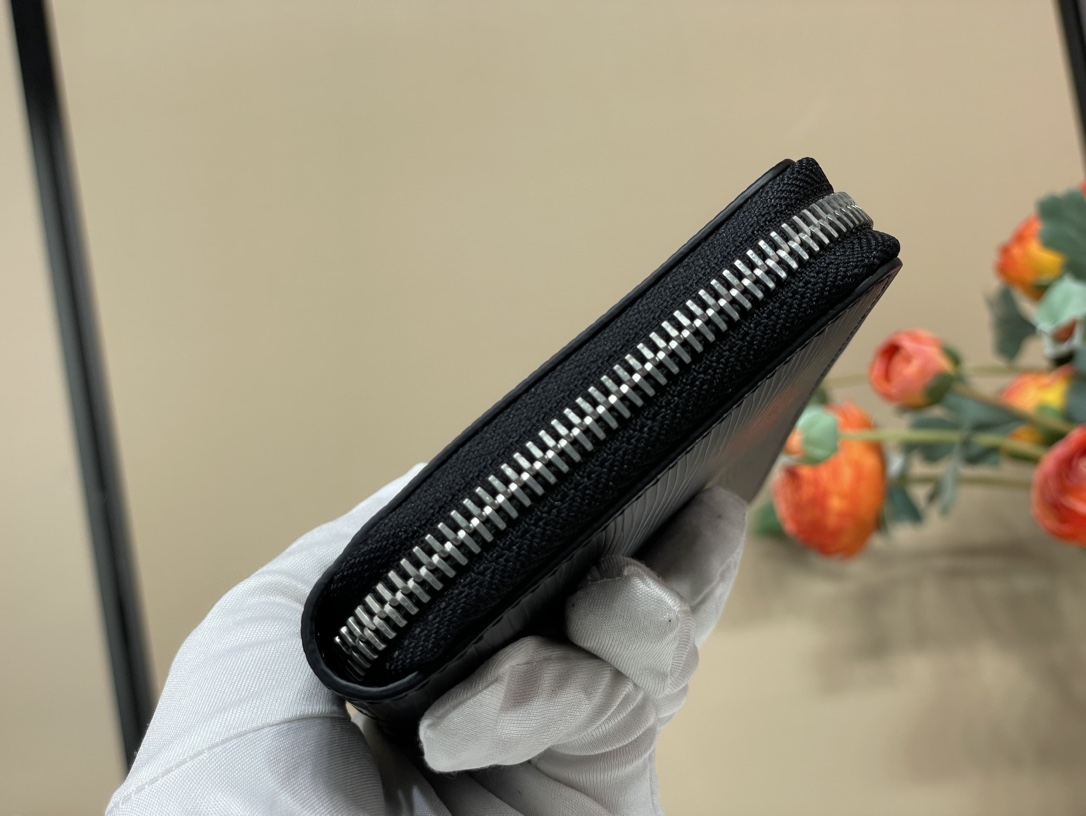 Louis Vuitton wallet (M80334-3）