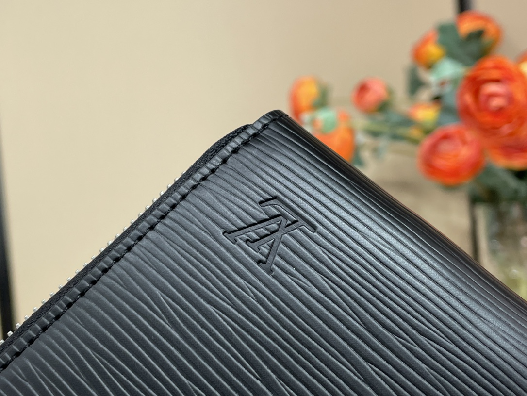 Louis Vuitton wallet (M80334-3）