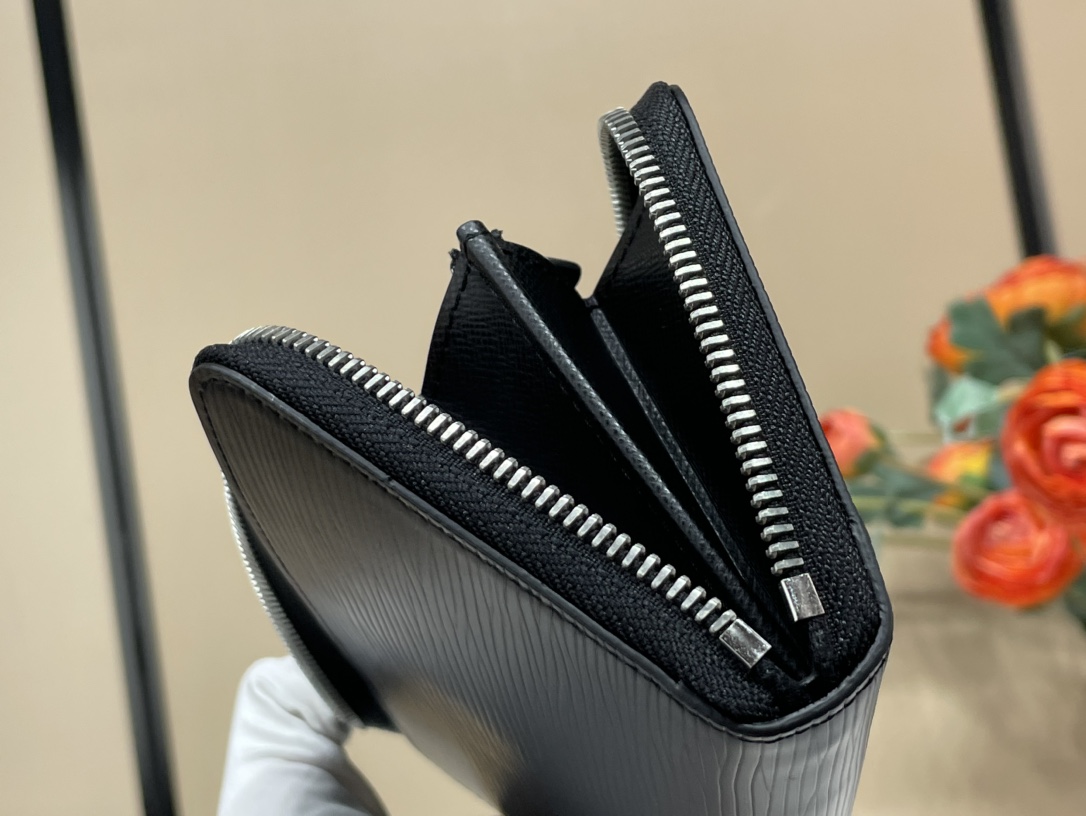 Louis Vuitton wallet (M80334-3）