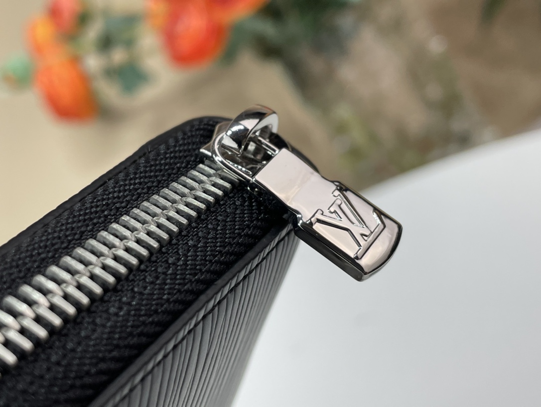 Louis Vuitton wallet (M80334-3）