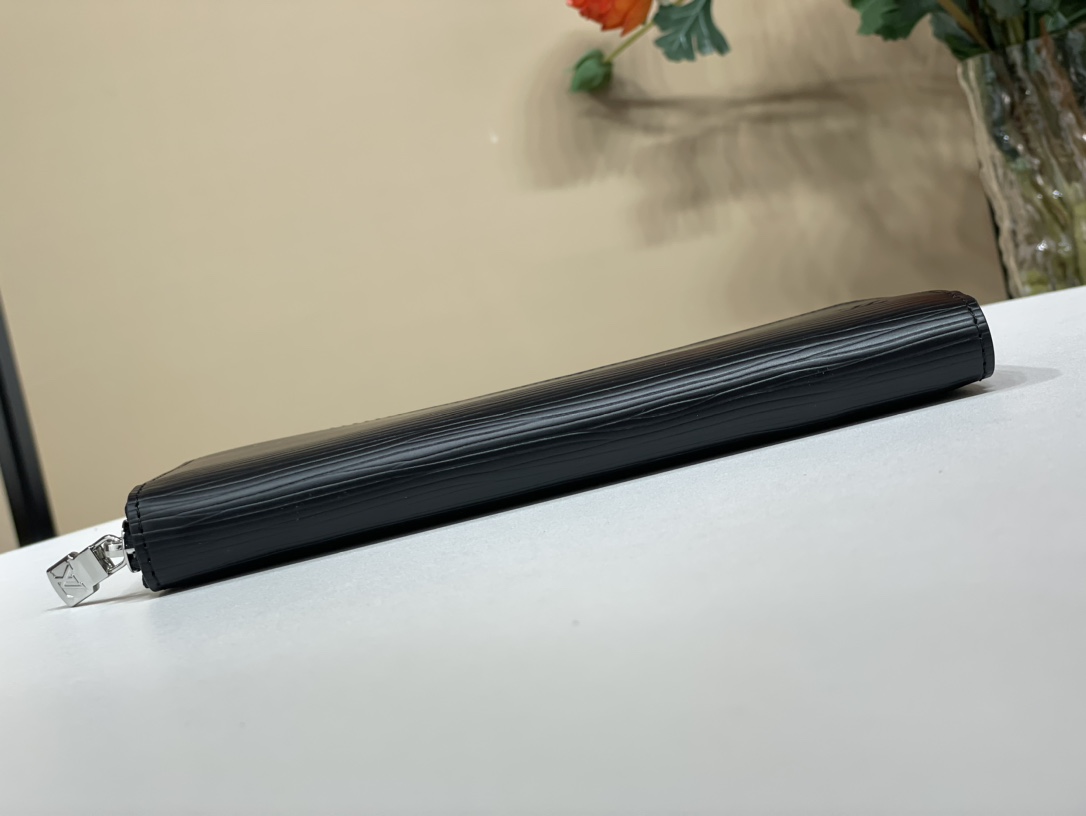 Louis Vuitton wallet (M80334-3）