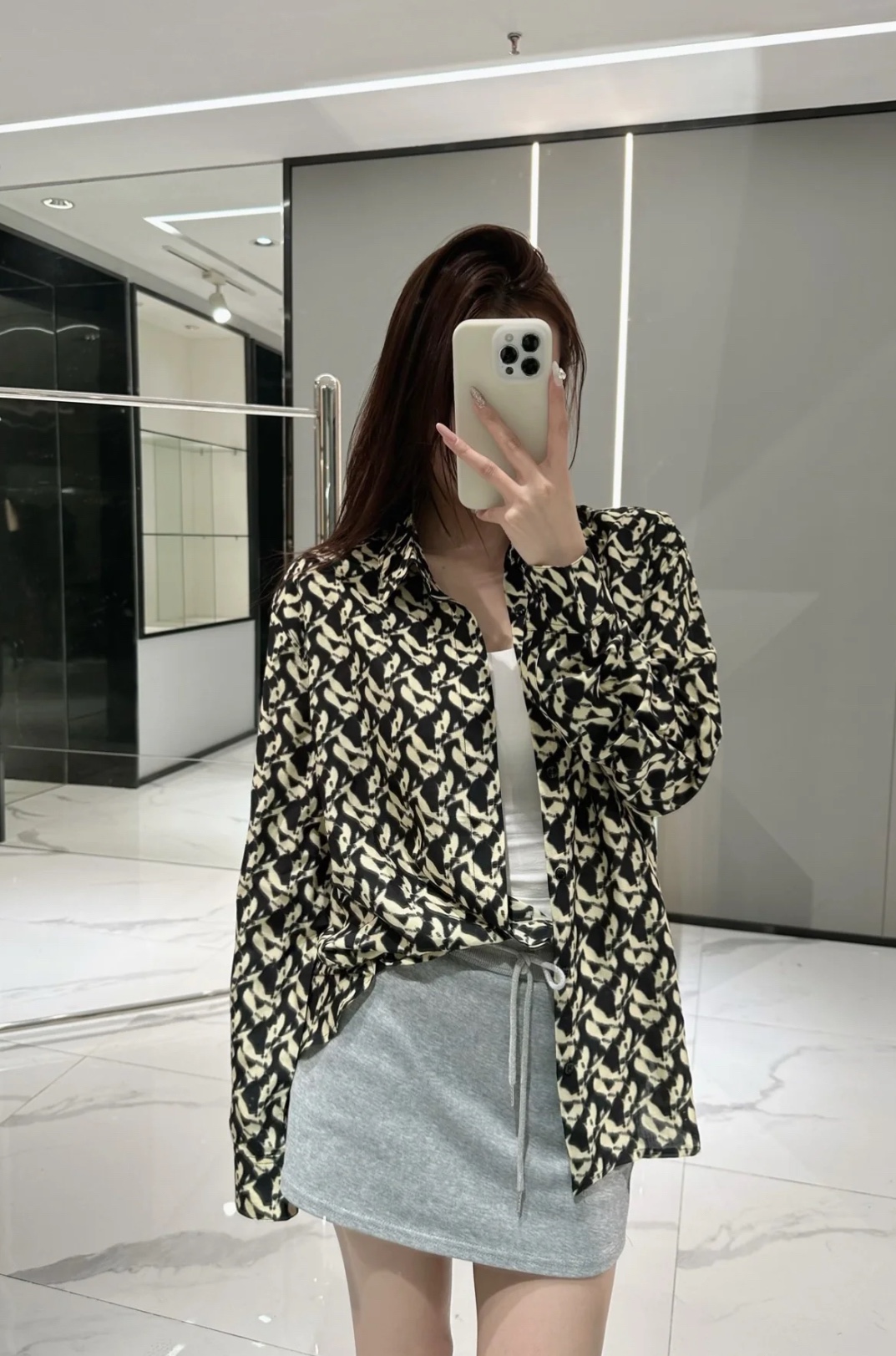 Saint Laurent Eve collar classic shirt（646850Y2G021050）