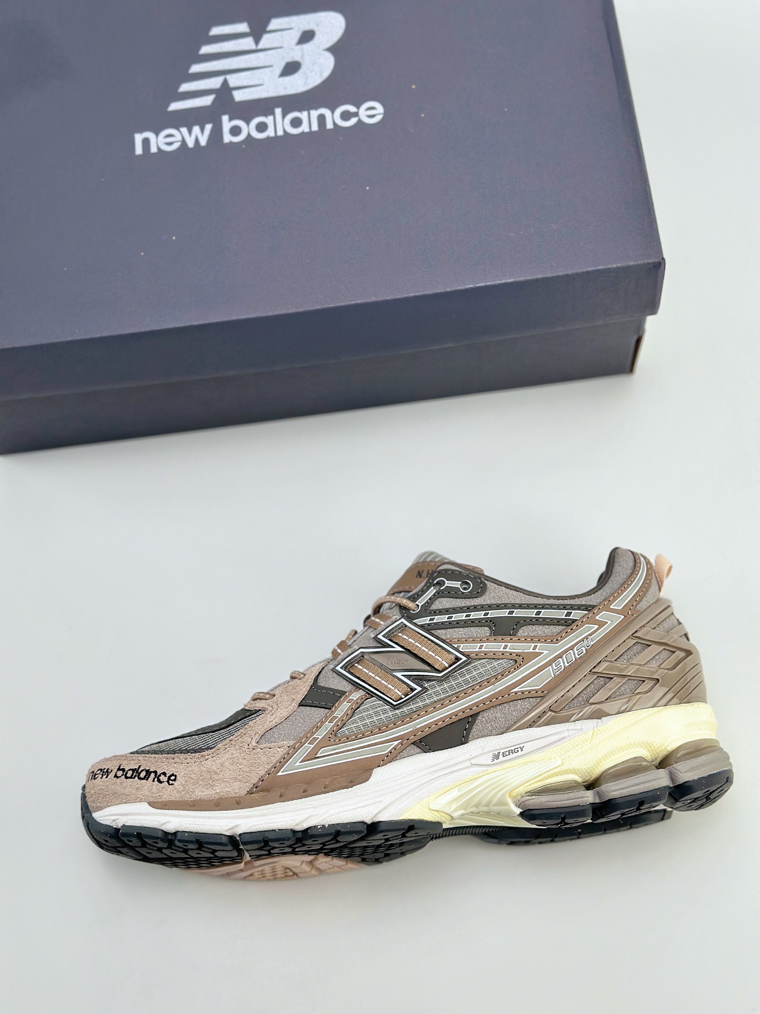 INVINCIBLE × N.HOOLYWOOD × New Balance 1906U "Gray Titan"(M1906NIH）