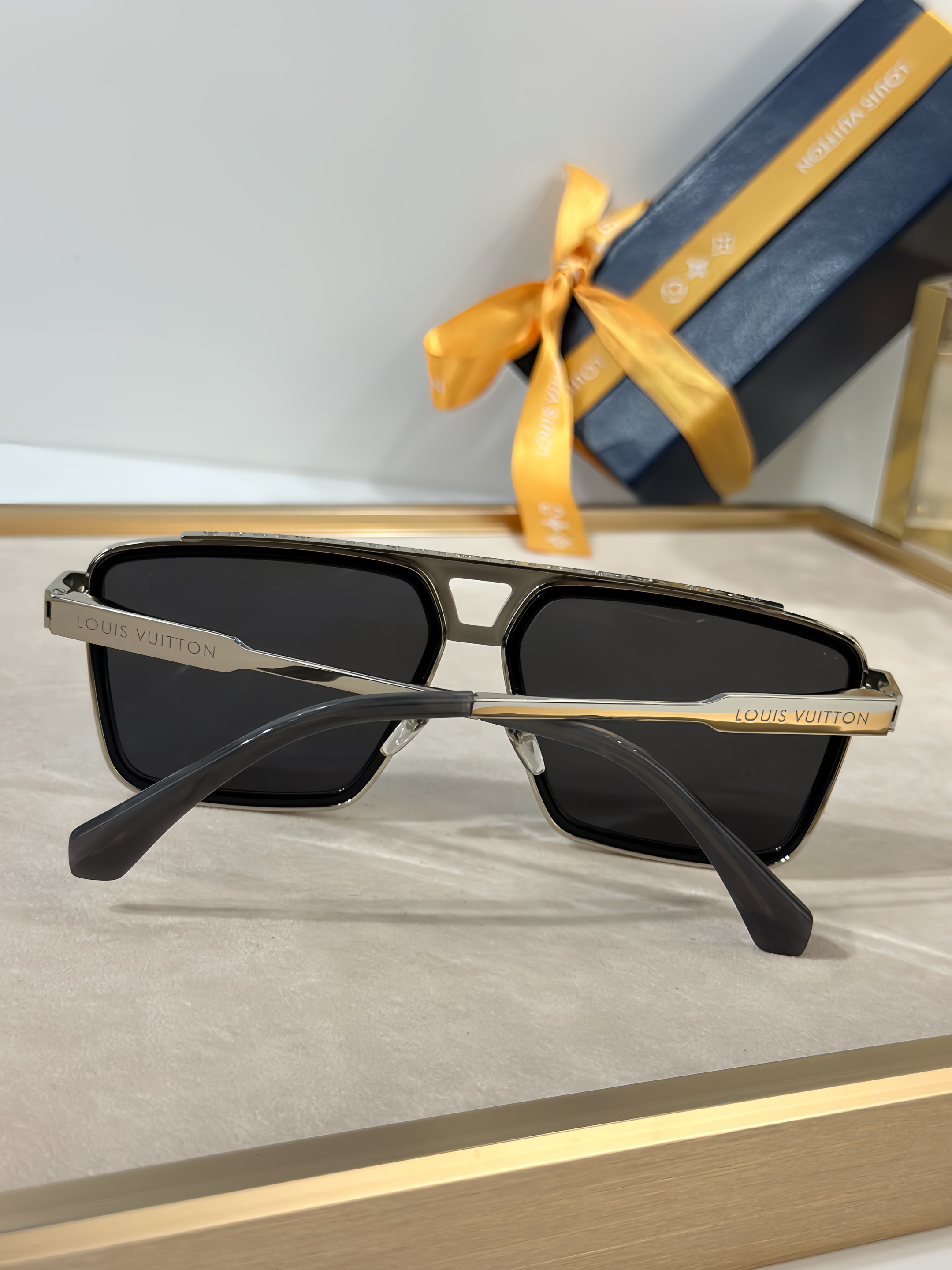 Louis Vuitton 1.1 Evidence Metal Square Sunglasses（多色） (Z1584U)
