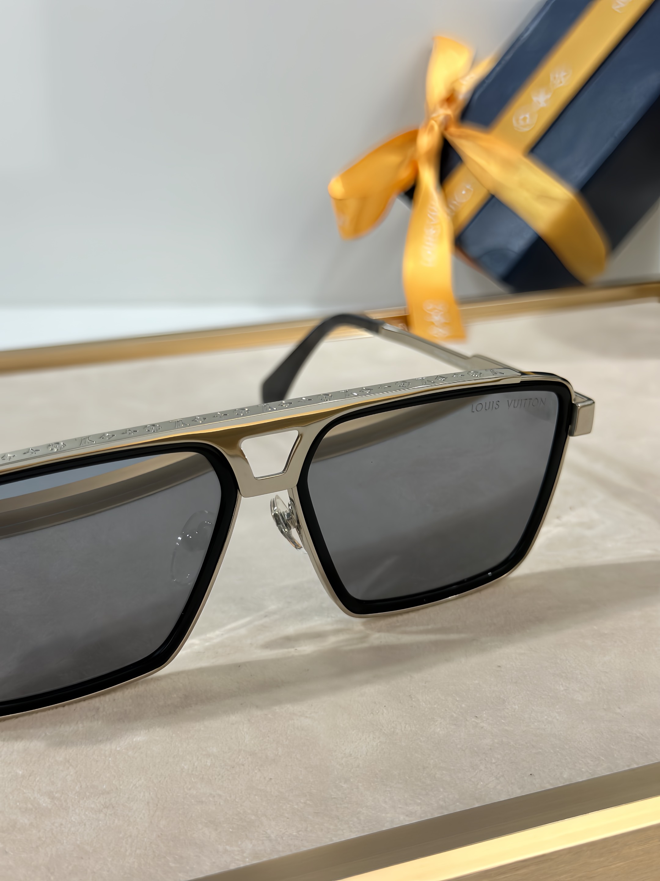 Louis Vuitton 1.1 Evidence Metal Square Sunglasses（多色） (Z1584U)