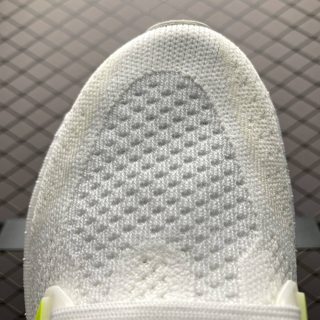 Adidas Ultra Boost 5（ ID8843）