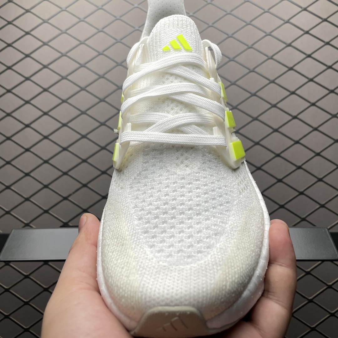 Adidas Ultra Boost 5（ ID8843）