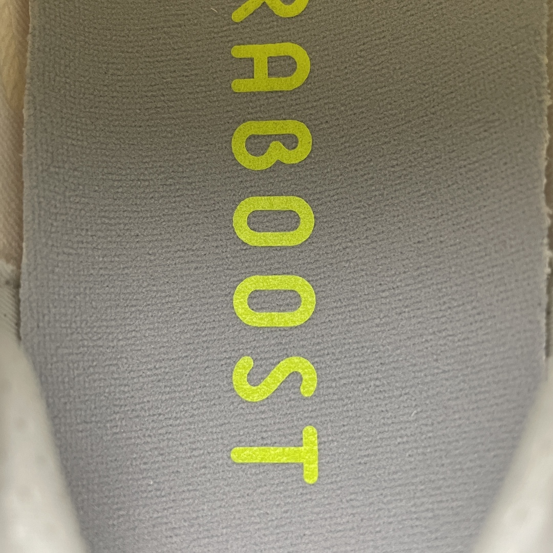 Adidas Ultra Boost 5（ ID8843）
