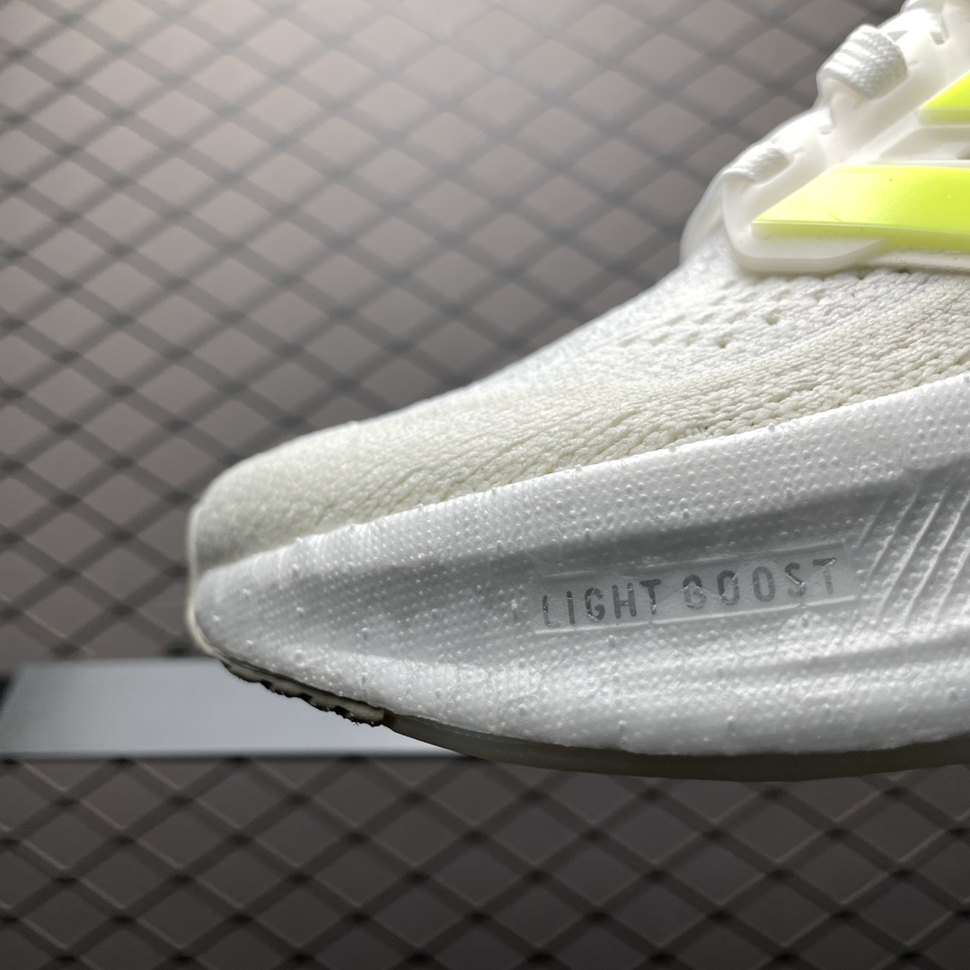 Adidas Ultra Boost 5（ ID8843）