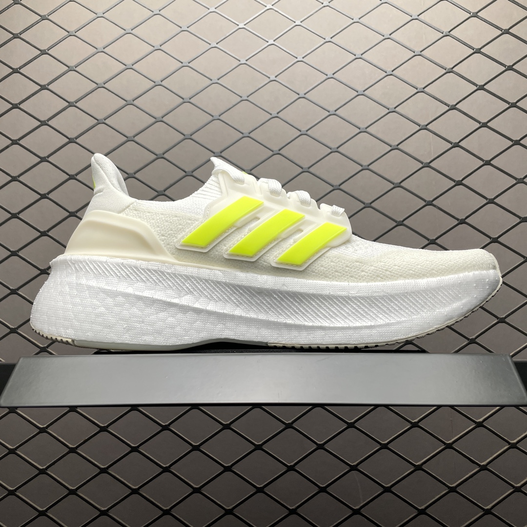 Adidas Ultra Boost 5（ ID8843）