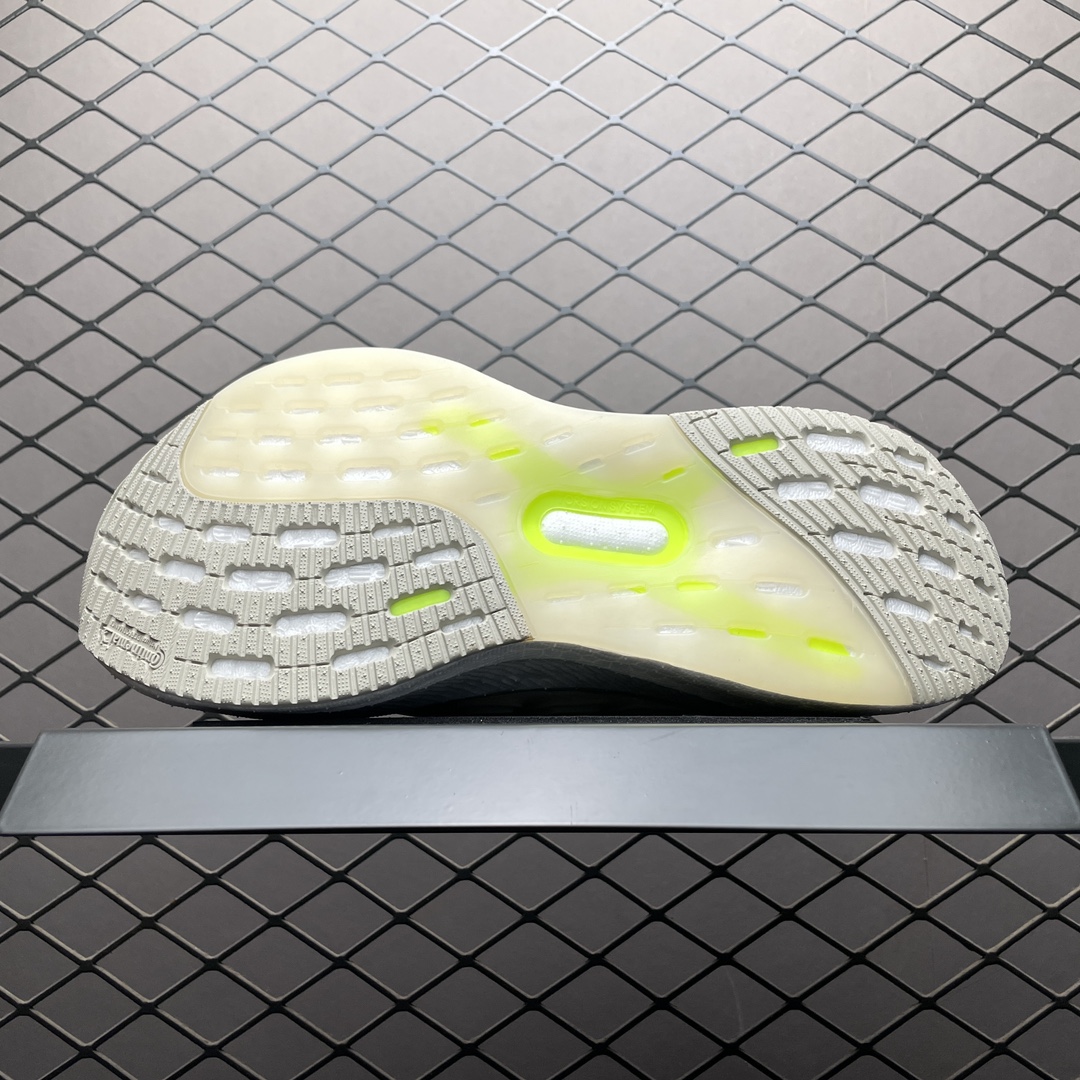 Adidas Ultra Boost 5（ ID8843）