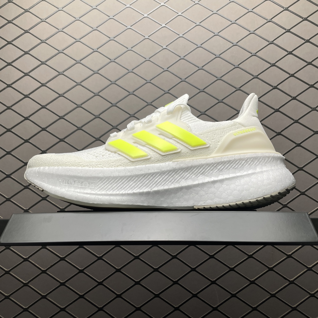 Adidas Ultra Boost 5（ ID8843）