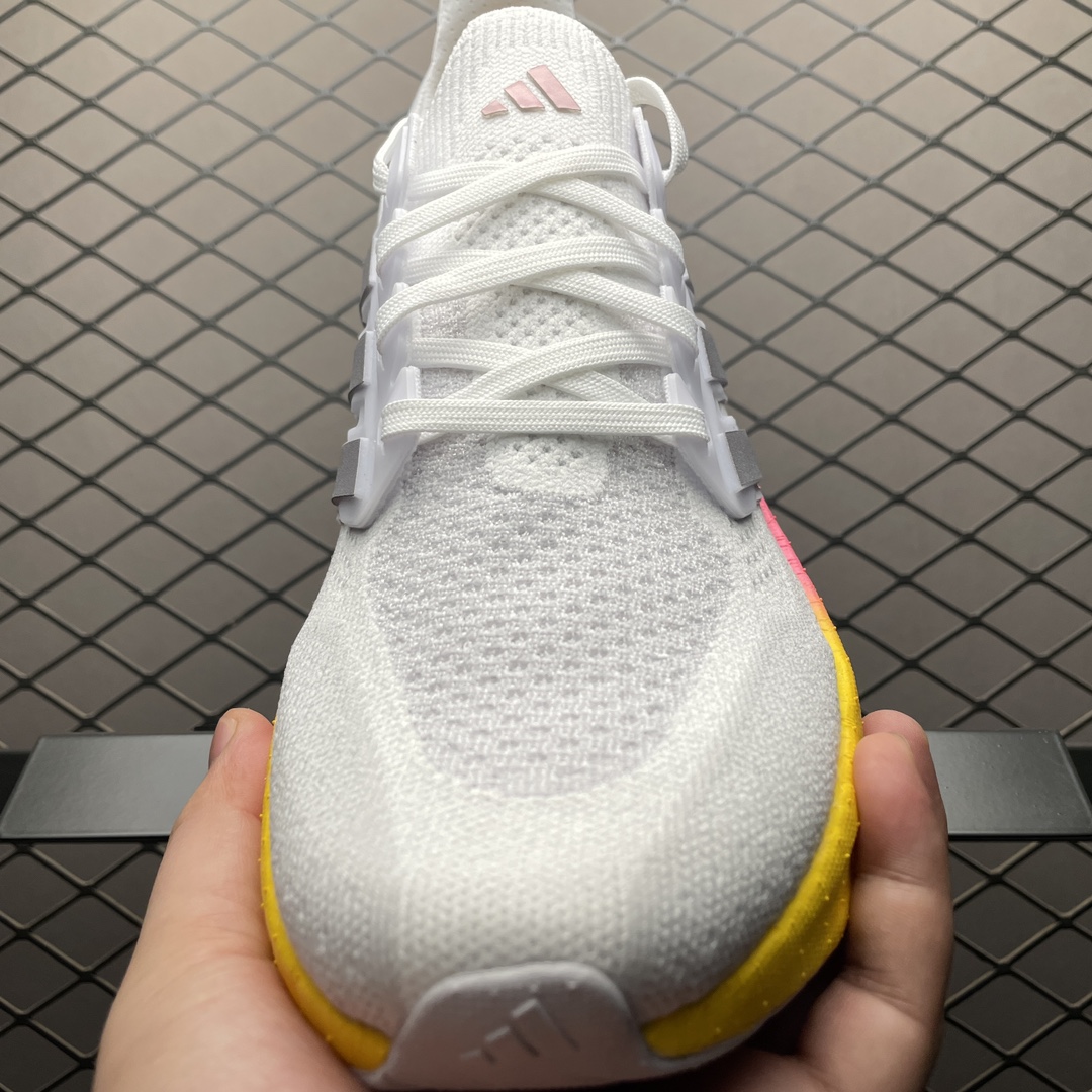 Adidas Ultra Boost 5（ ID8843）