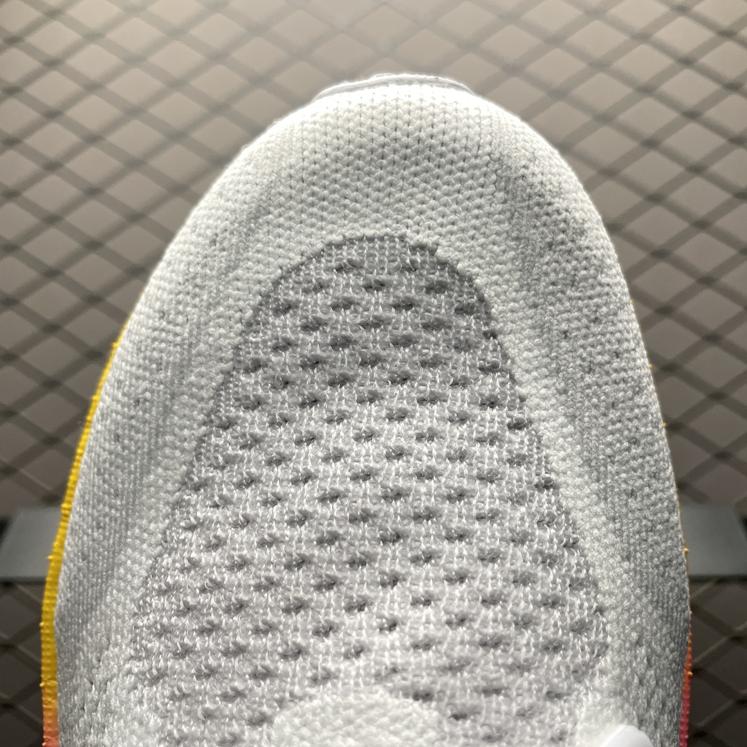 Adidas Ultra Boost 5（ ID8843）