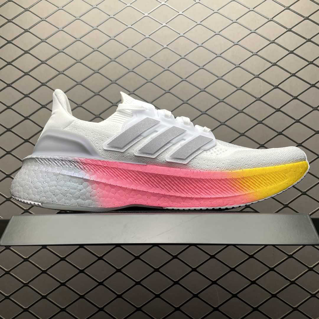 Adidas Ultra Boost 5（ ID8843）