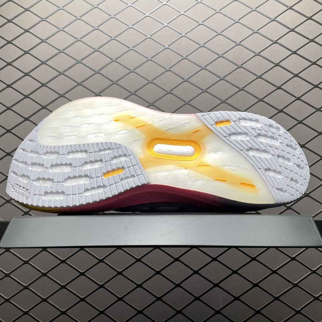 Adidas Ultra Boost 5（ ID8843）