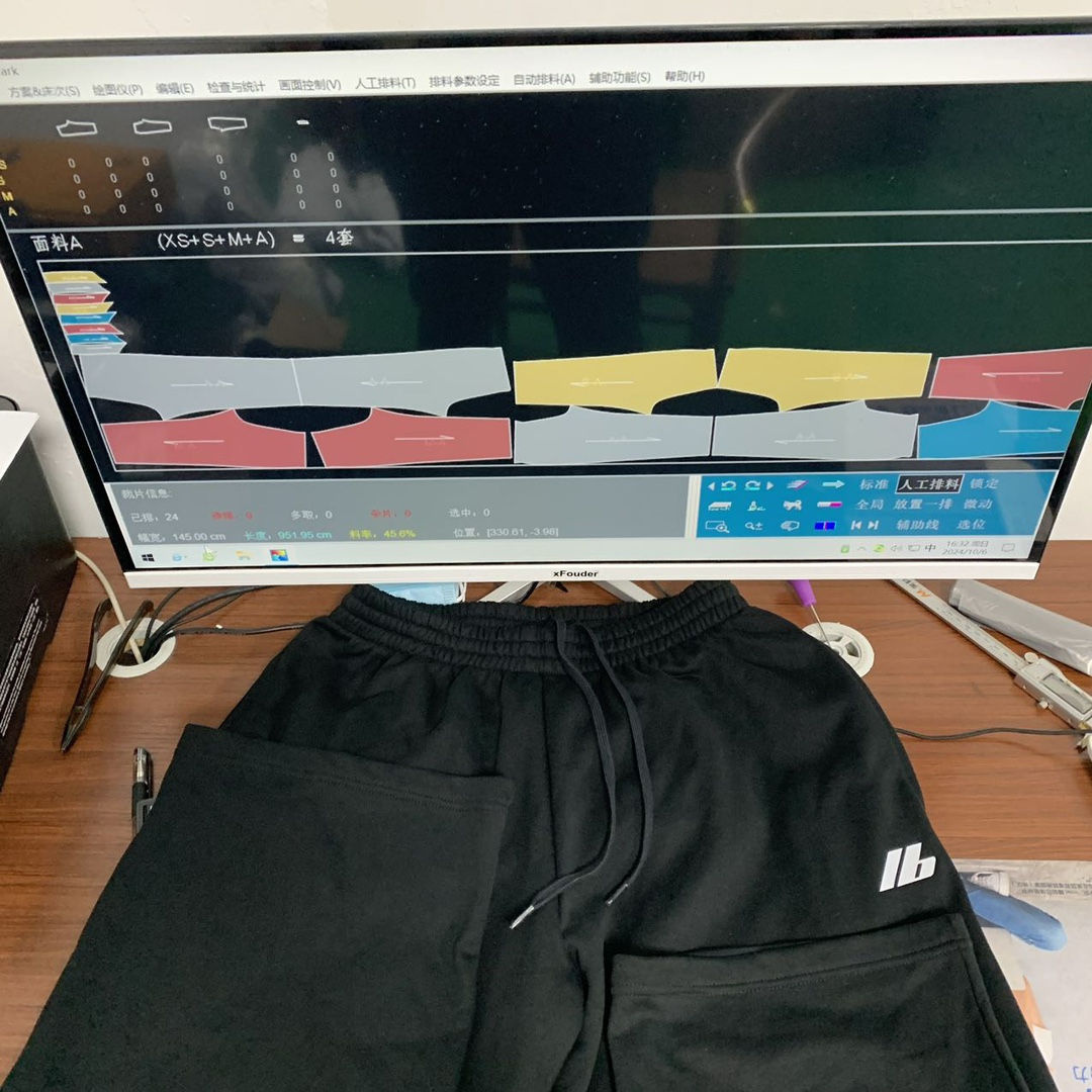 BALENCIAGA ACTIVEWEAR Hoodie（697869TQVT81083）