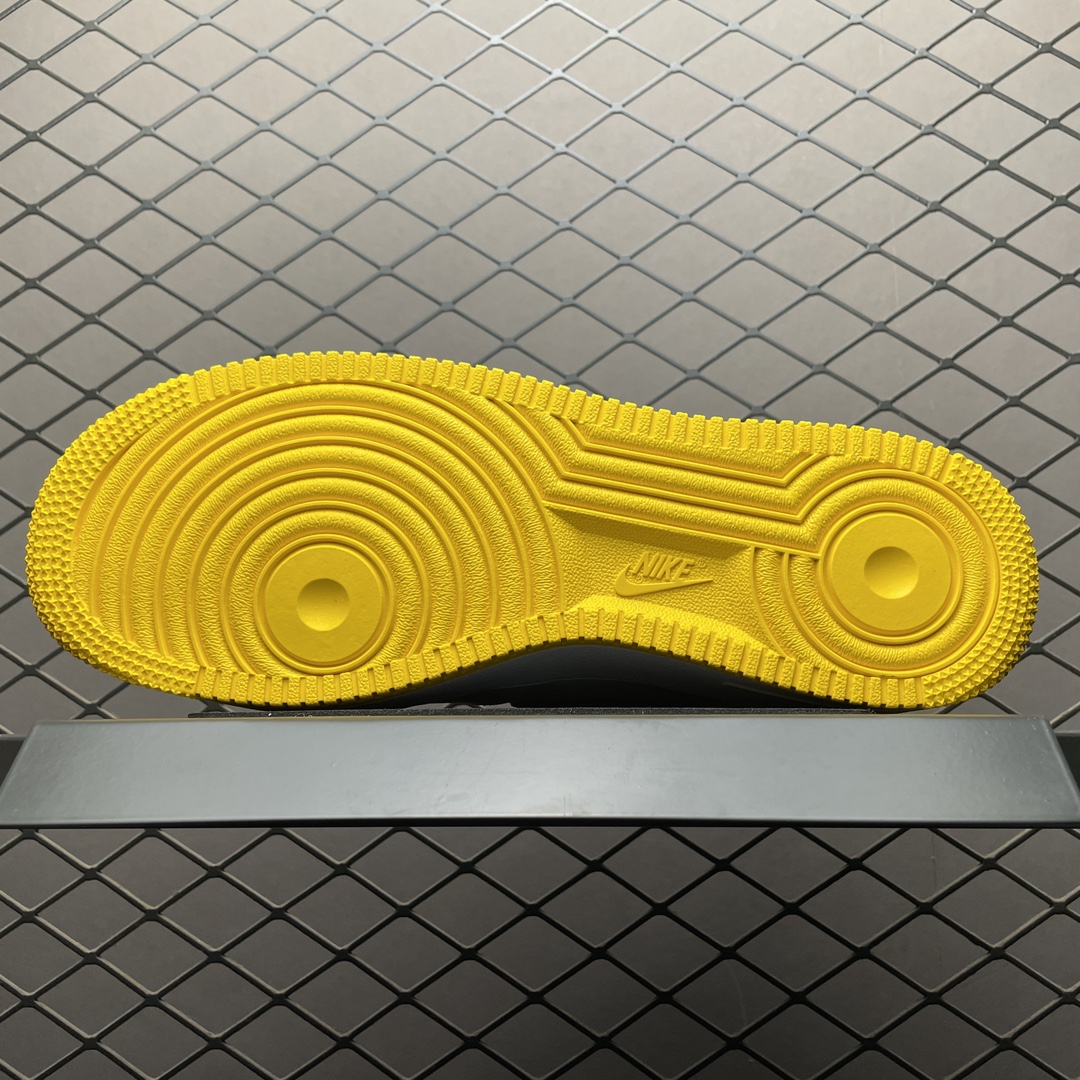 Kobe Bryant × Nike Air Force 1 Low（FZ1151-100）