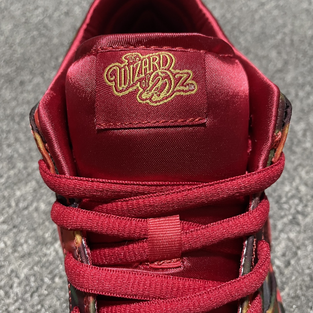 The Wizard of Oz × Nike SB Dunk Low "Ruby Slipper"（FZ1291-600）