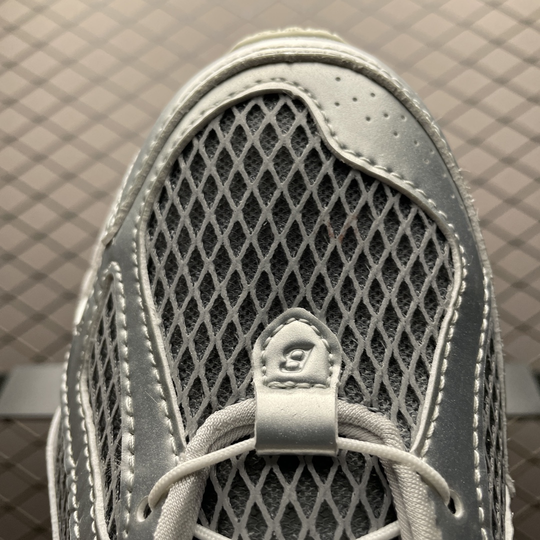 The Basement × New Balance 1906R "Gray/Silver"(M1906RBT）