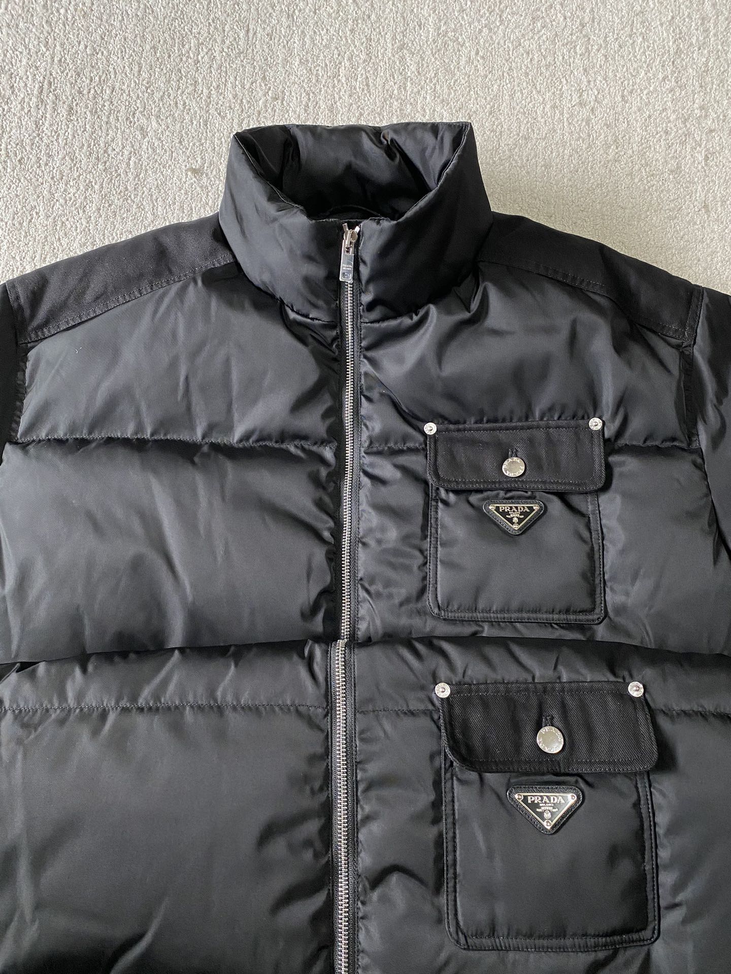 Prada Cropped Re-Nylon down jacket（SGC584-1WQ8-F0002-S-OOO）