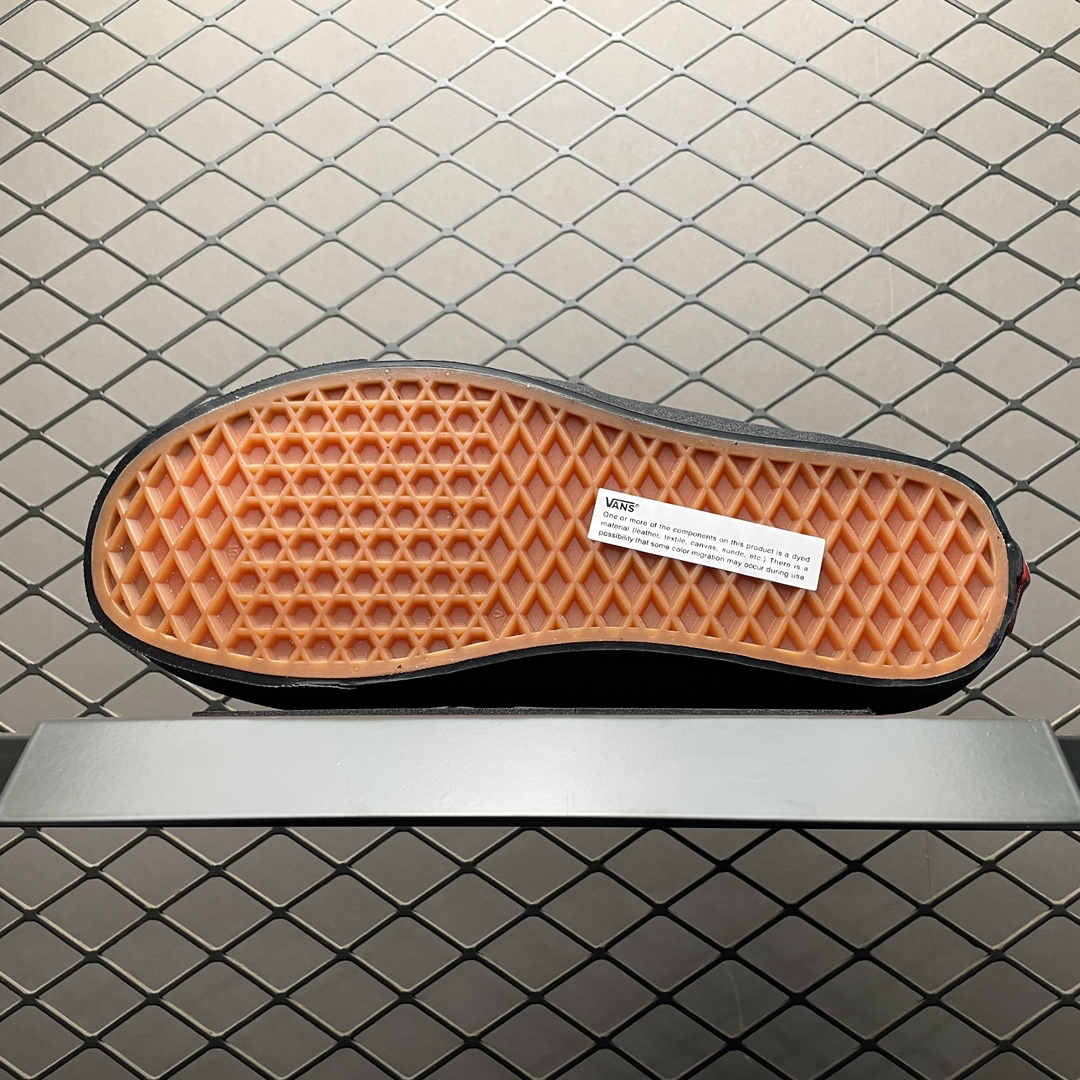 Supreme × Vans Half Cab "white"（VN0A3QPH2YV1）