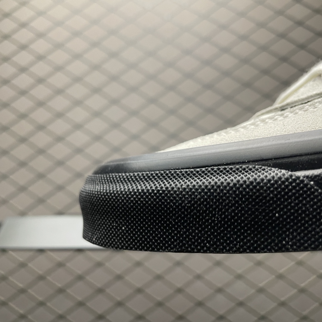 Supreme × Vans Half Cab "white"（VN0A3QPH2YV1）