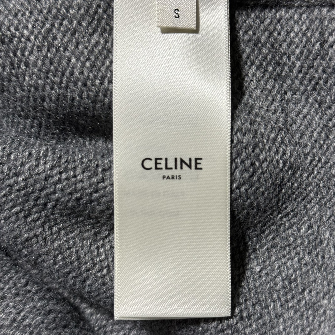CELINE Triomphe trucker sweater in wool and cashmere  (2ADBH048T-09OW）