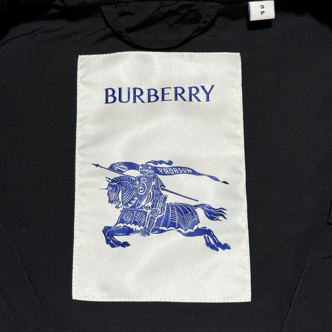 BURBERRY LIGHTWEIGHT NYLON JACKET（80867141）