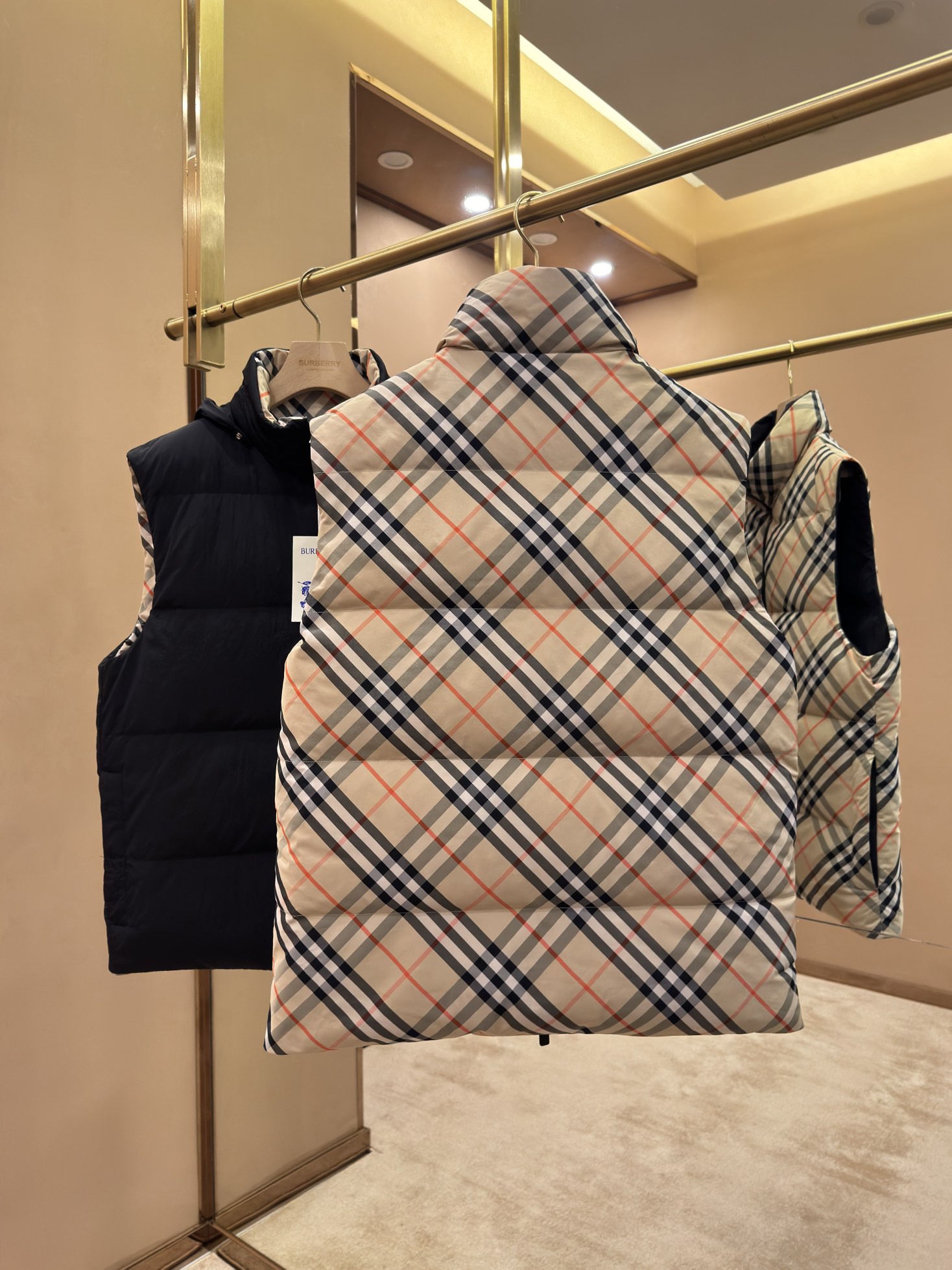Burberry Reversible Check Nylon Padded Gilet（80942361）