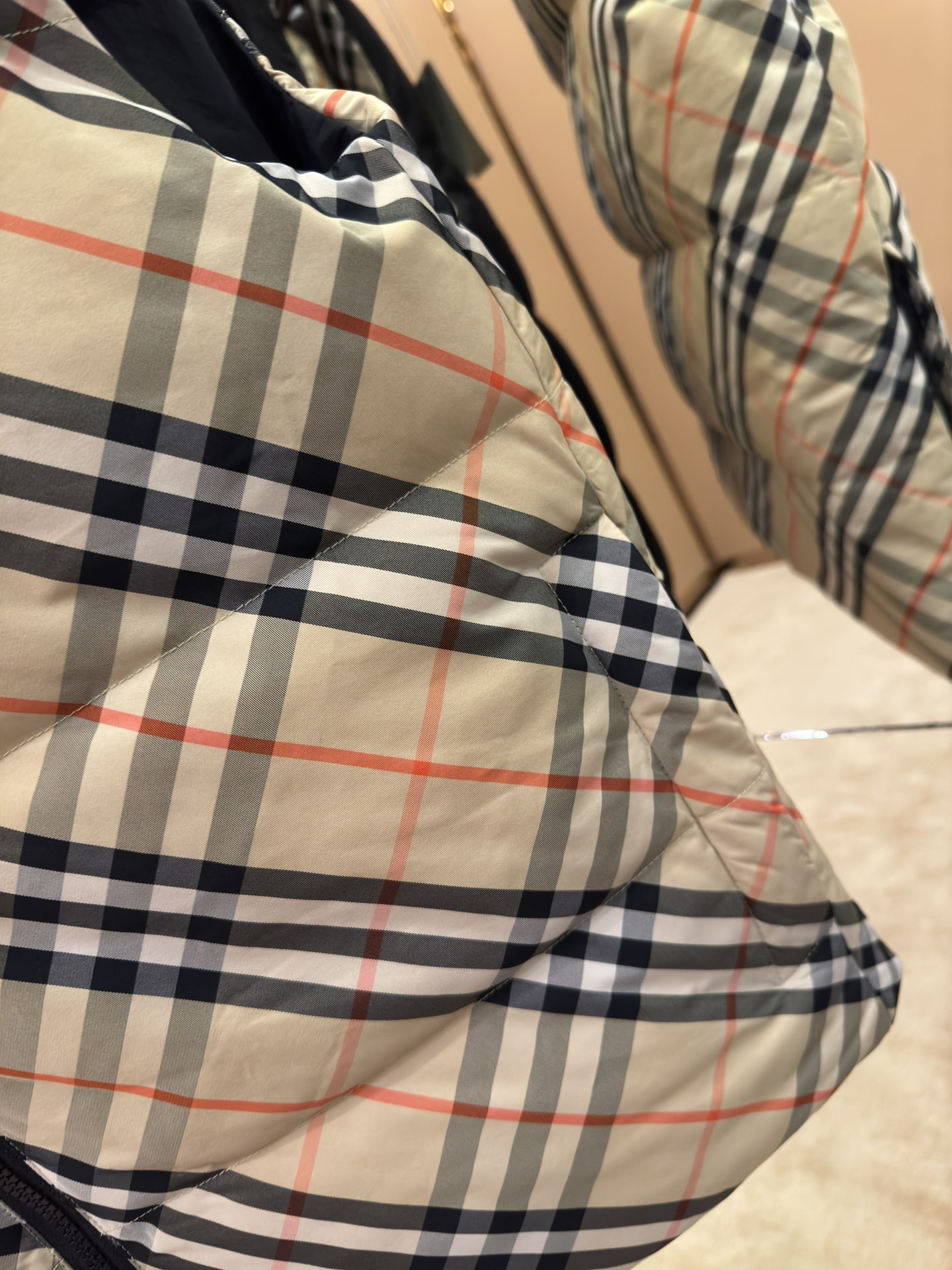 Burberry Reversible Check Nylon Padded Gilet（80942361）