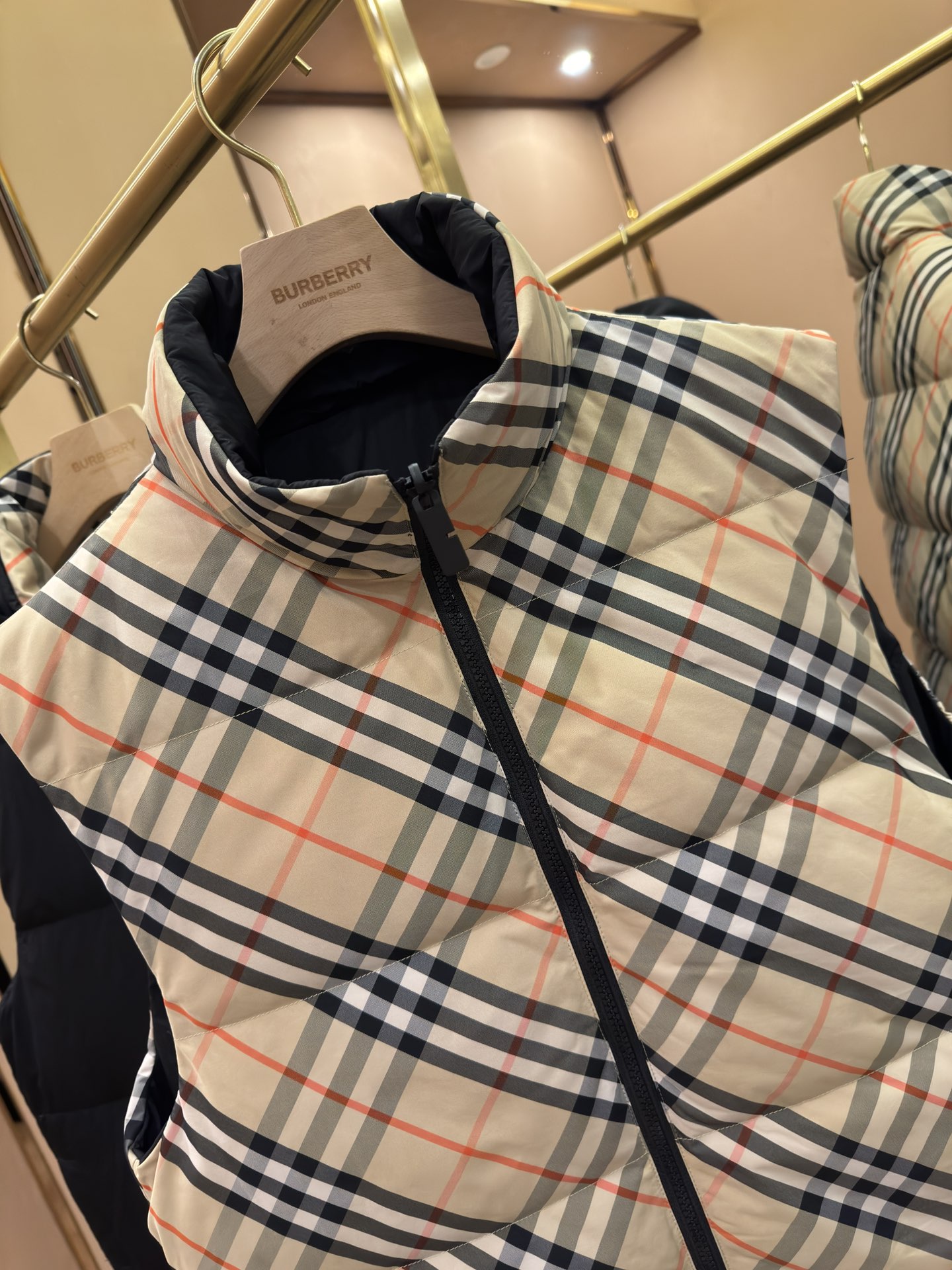 Burberry Reversible Check Nylon Padded Gilet（80942361）