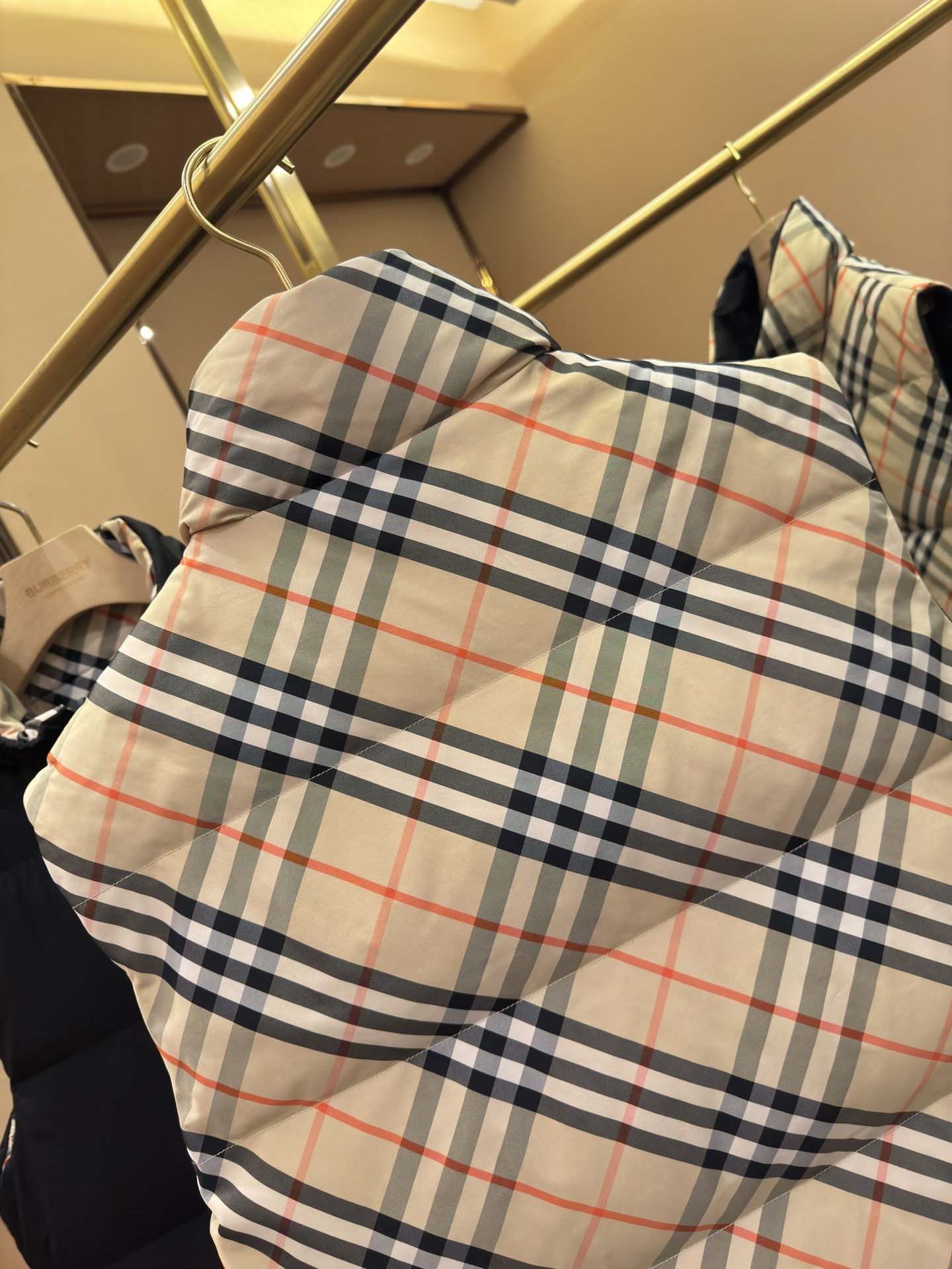 Burberry Reversible Check Nylon Padded Gilet（80942361）