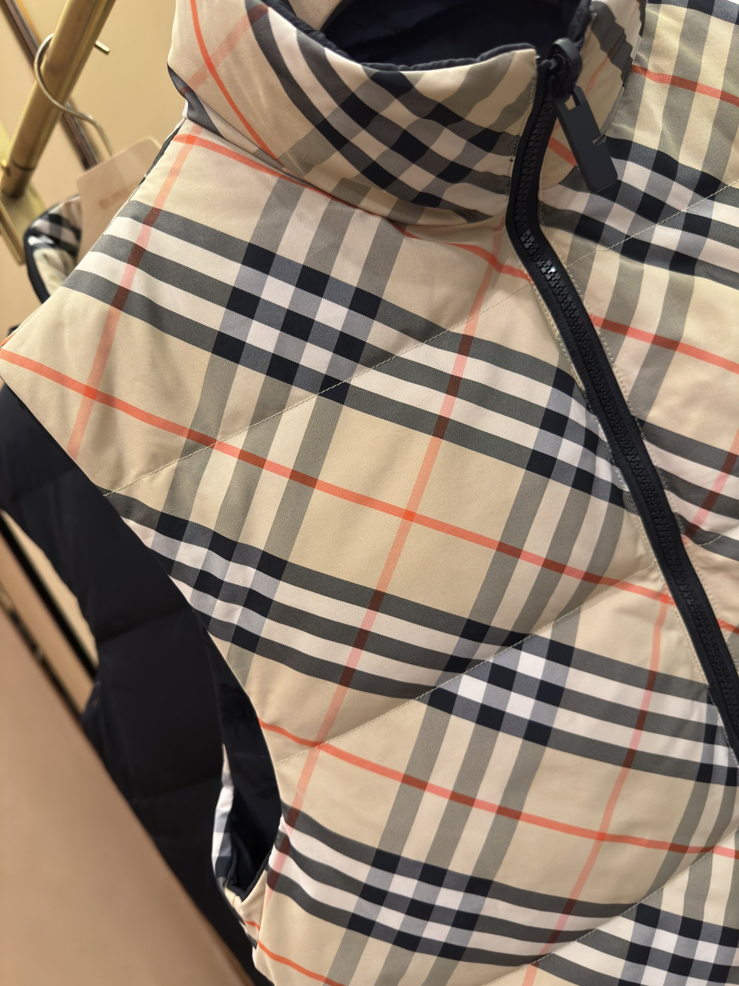 Burberry Reversible Check Nylon Padded Gilet（80942361）