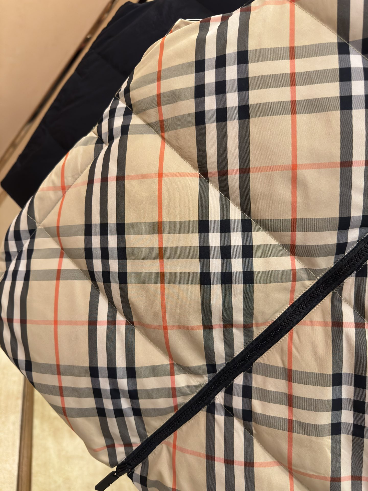 Burberry Reversible Check Nylon Padded Gilet（80942361）