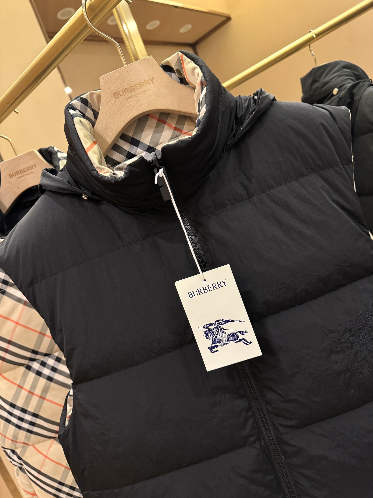 Burberry Reversible Check Nylon Padded Gilet（80942361）