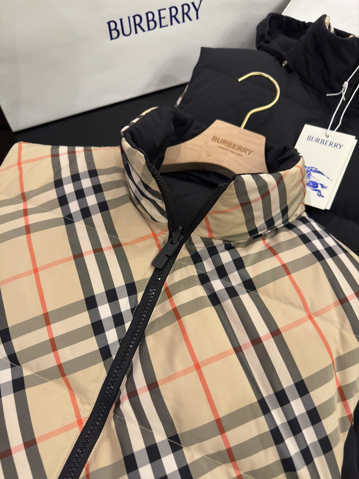 Burberry Reversible Check Nylon Padded Gilet（80942361）