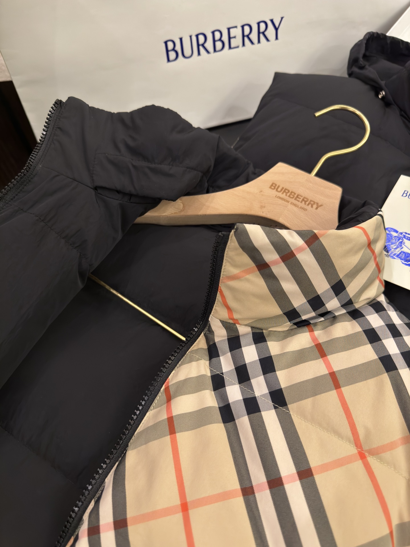 Burberry Reversible Check Nylon Padded Gilet（80942361）