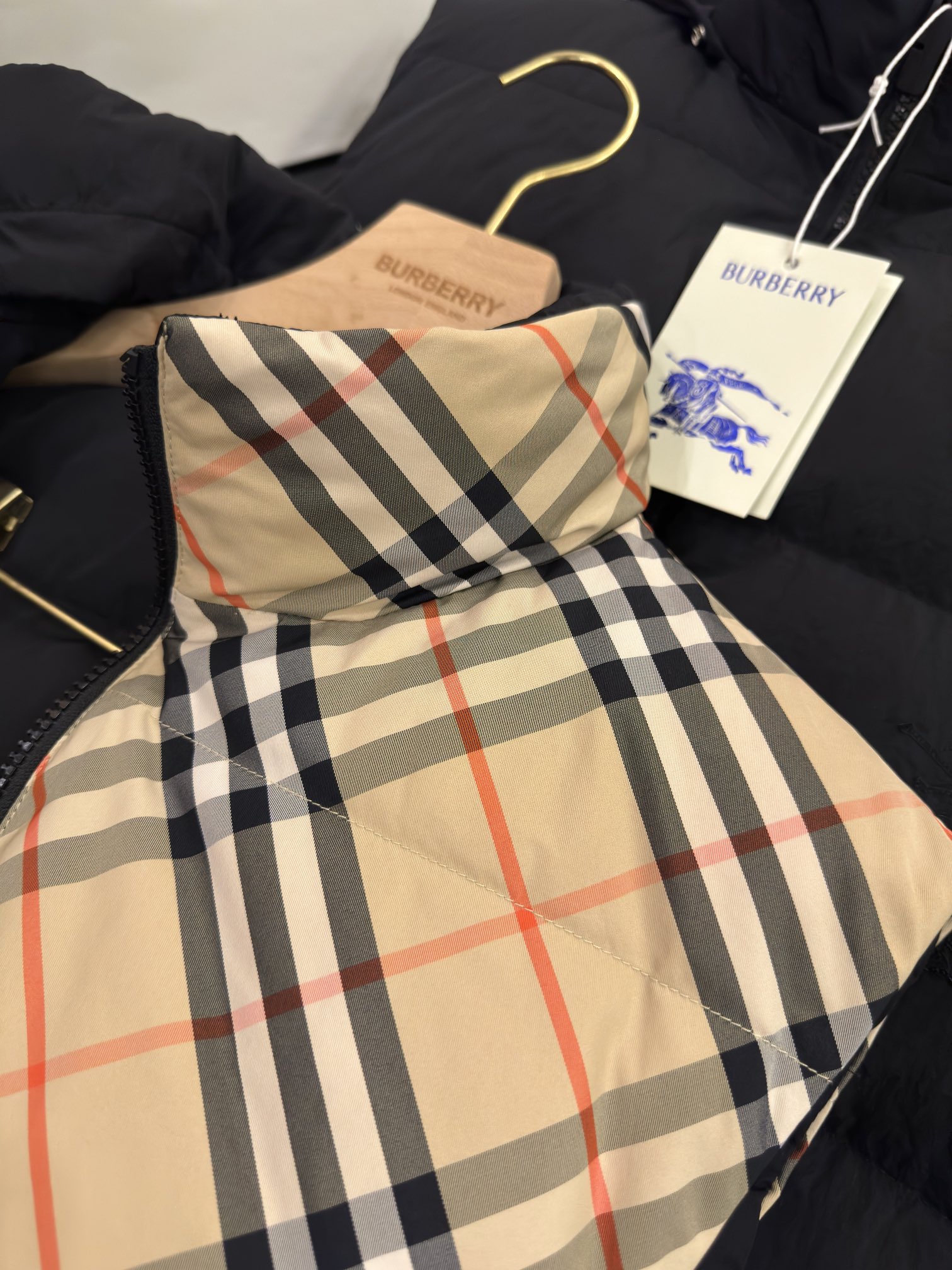 Burberry Reversible Check Nylon Padded Gilet（80942361）