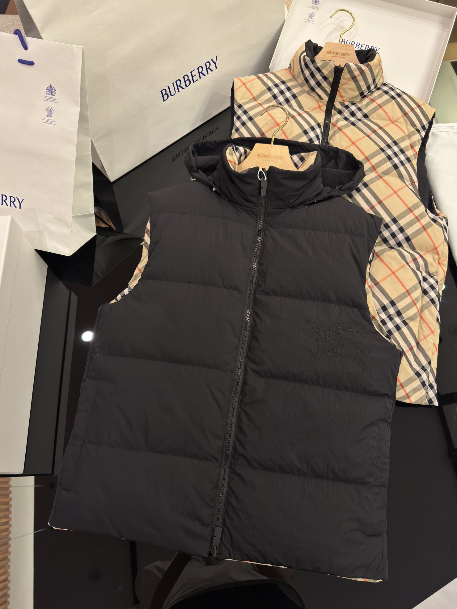 Burberry Reversible Check Nylon Padded Gilet（80942361）