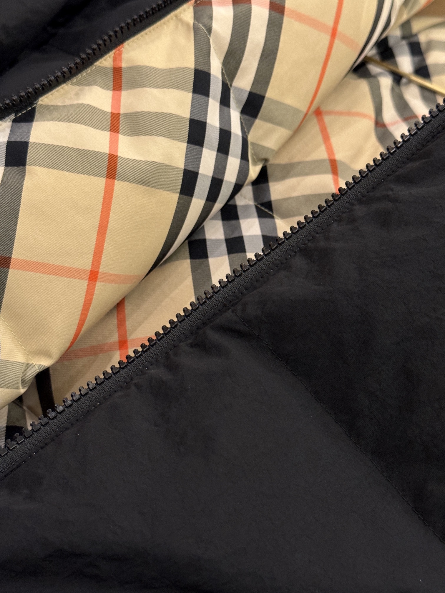 Burberry Reversible Check Nylon Padded Gilet（80942361）