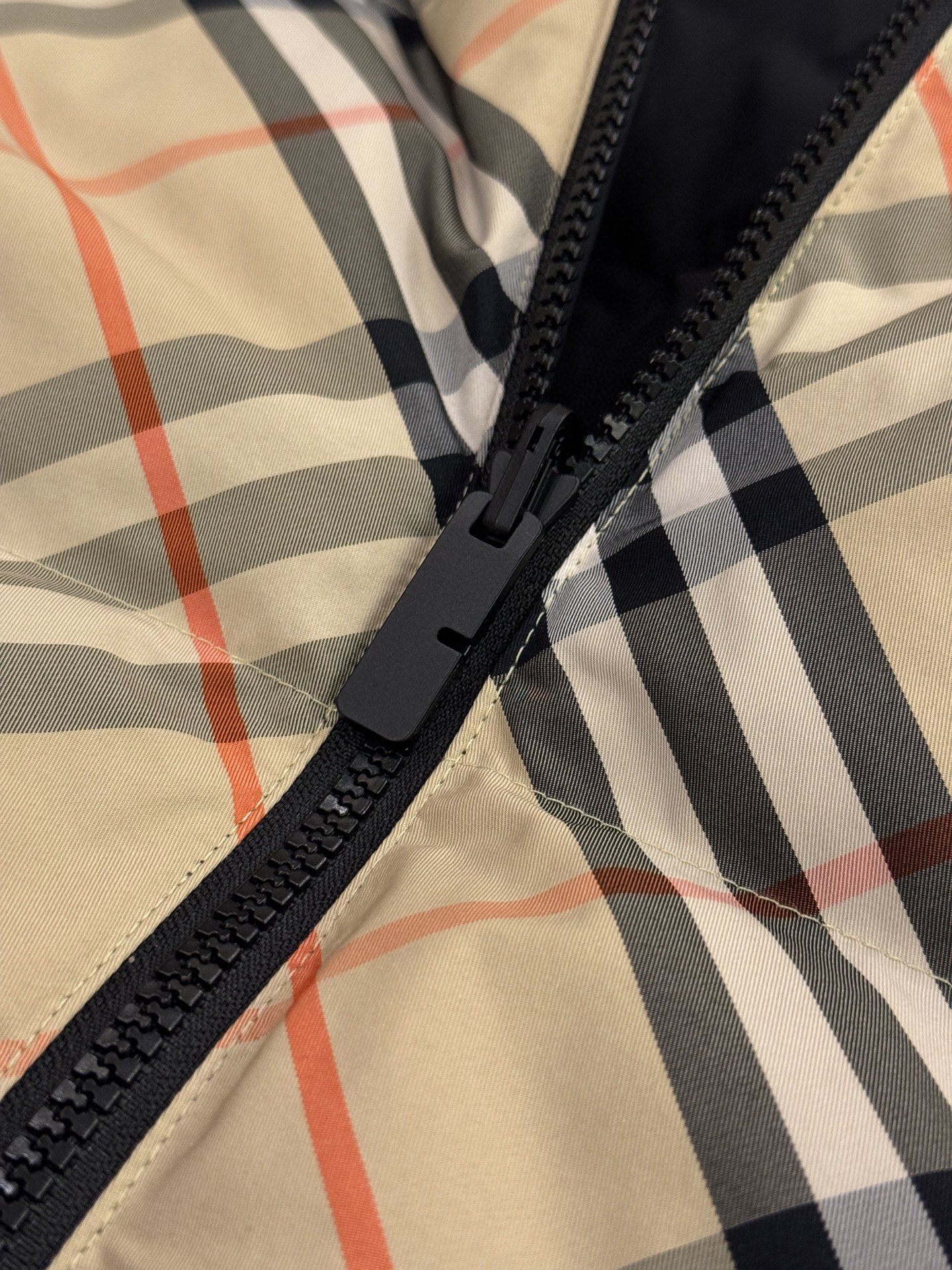 Burberry Reversible Check Nylon Padded Gilet（80942361）