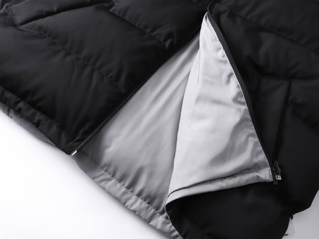 BALENCIAGA Cocoon Kick puffer (808811TRO181000）