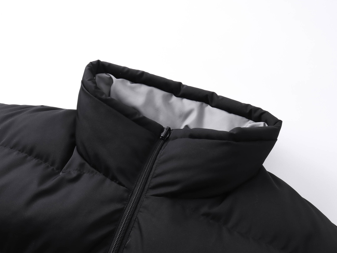 BALENCIAGA Cocoon Kick puffer (808811TRO181000）