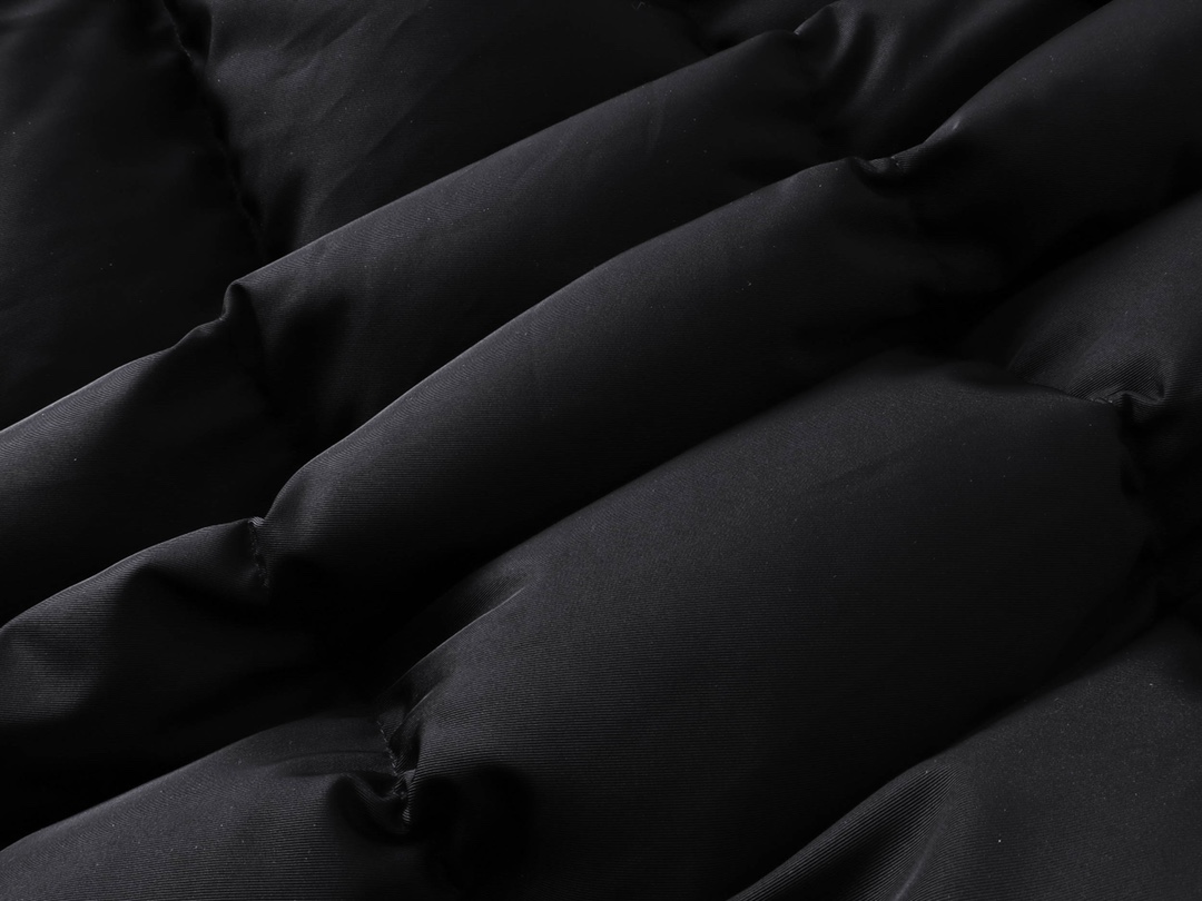 BALENCIAGA Cocoon Kick puffer (808811TRO181000）