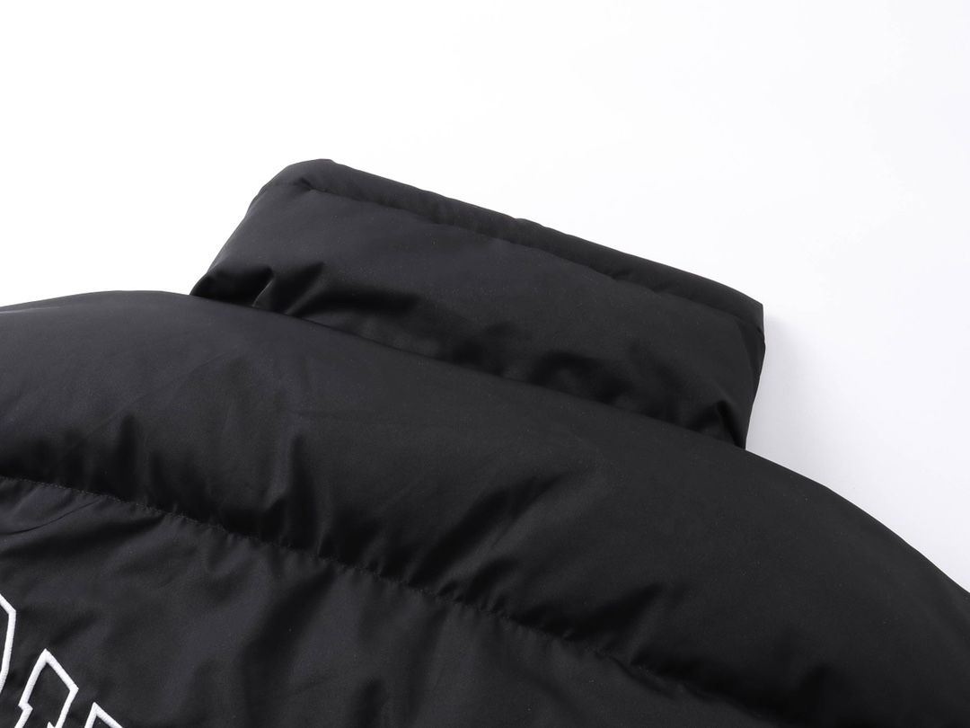 BALENCIAGA Cocoon Kick puffer (808811TRO181000）