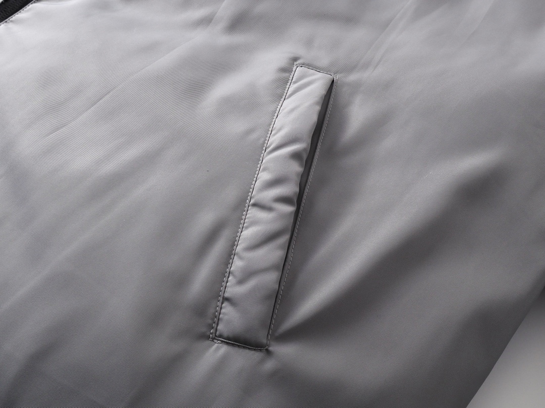 BALENCIAGA Cocoon Kick puffer (808811TRO181000）