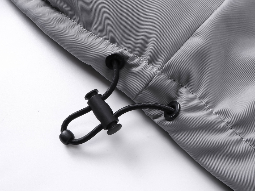 BALENCIAGA Cocoon Kick puffer (808811TRO181000）